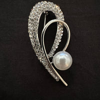 Bijou pearl (brooch)　①